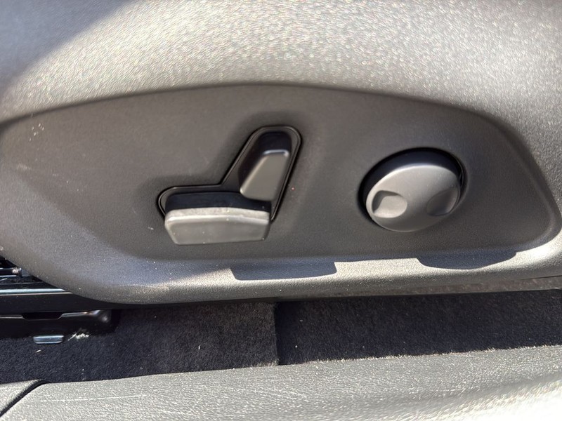 Jeep Compass Vehicle Full-screen Gallery Image 26