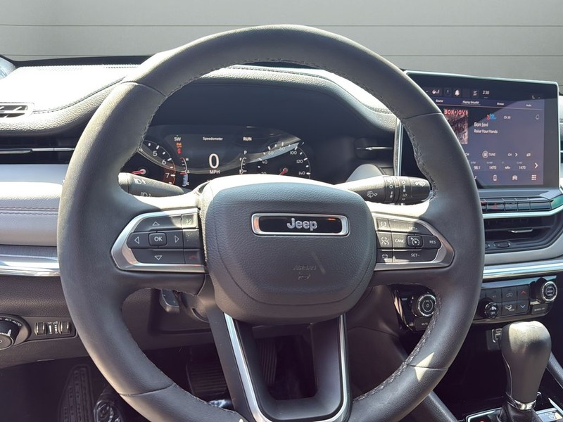 Jeep Compass Vehicle Full-screen Gallery Image 27