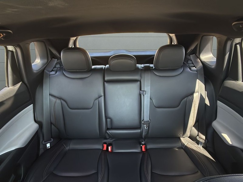 Jeep Compass Vehicle Full-screen Gallery Image 28