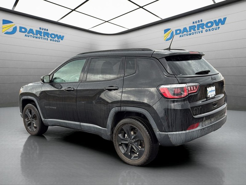 Jeep Compass Vehicle Full-screen Gallery Image 3