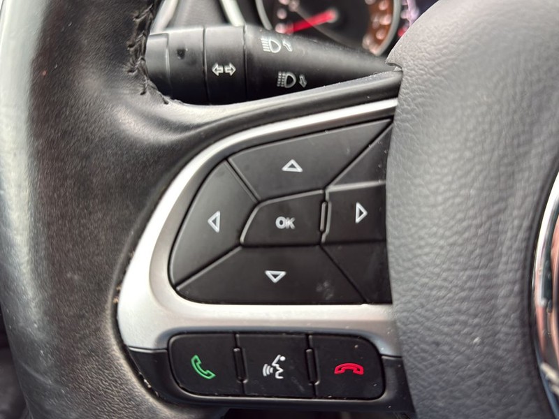 Jeep Compass Vehicle Full-screen Gallery Image 9