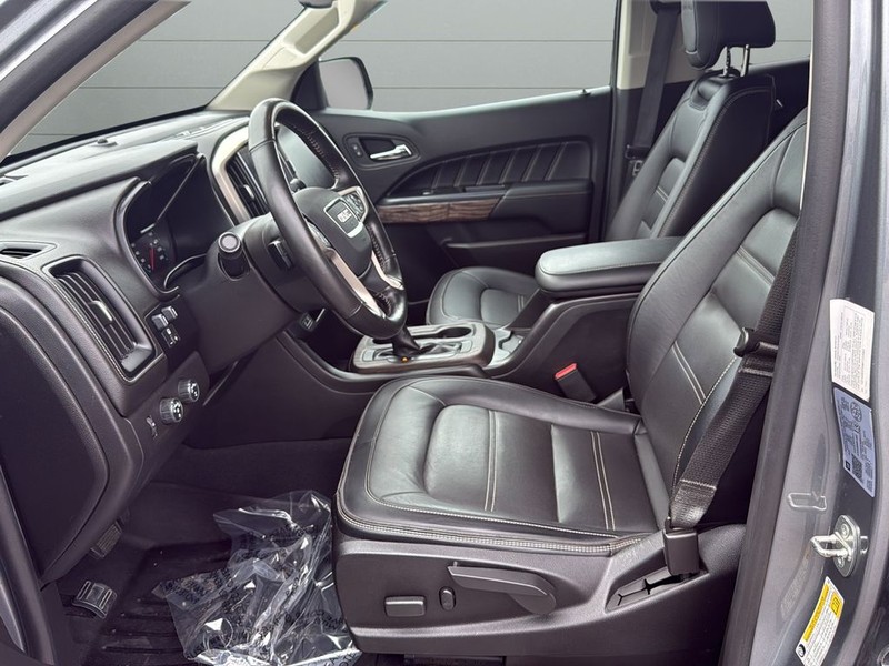 GMC Canyon Vehicle Full-screen Gallery Image 10