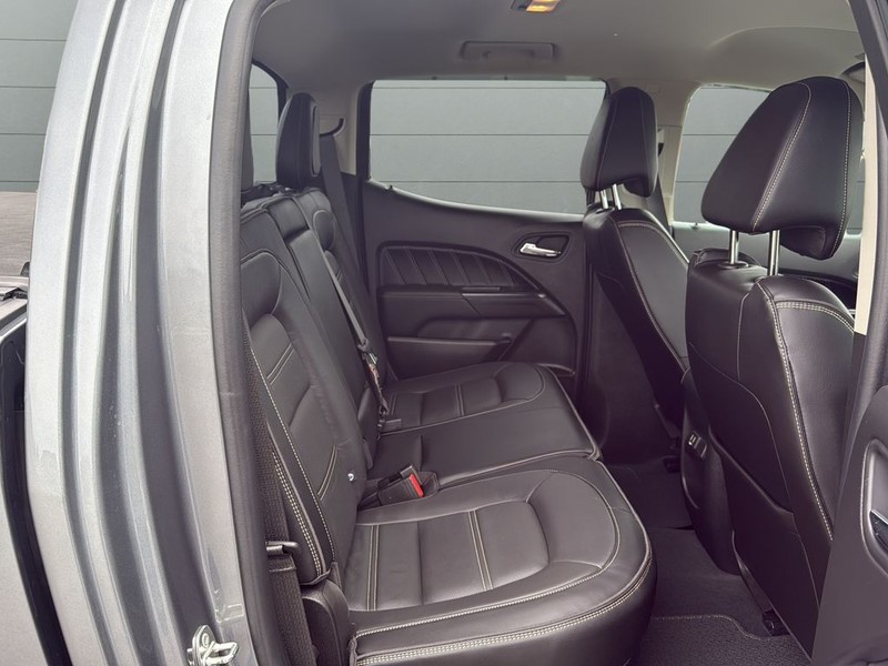 GMC Canyon Vehicle Full-screen Gallery Image 14