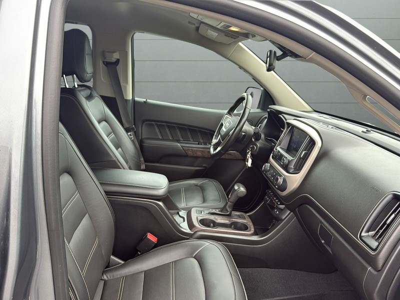 GMC Canyon Vehicle Full-screen Gallery Image 15
