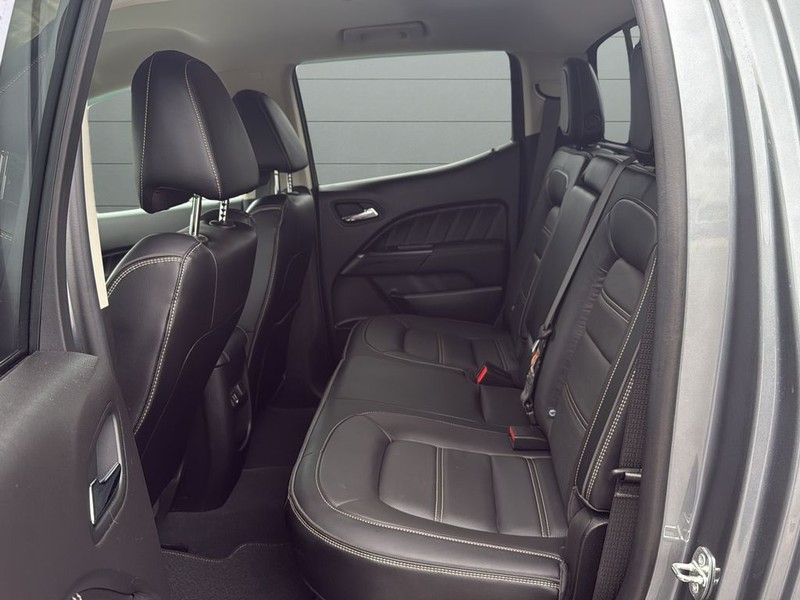 GMC Canyon Vehicle Full-screen Gallery Image 16
