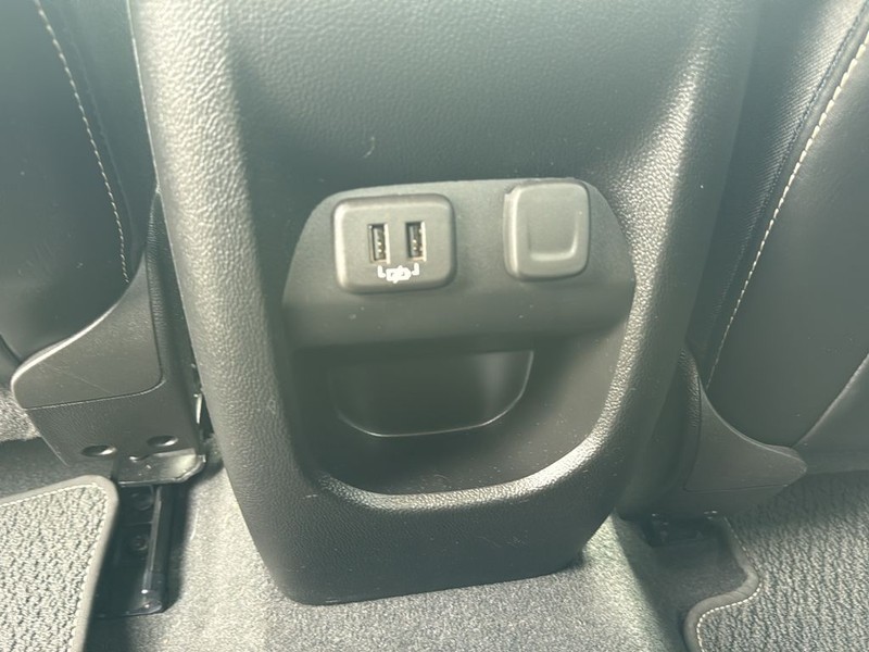 GMC Canyon Vehicle Full-screen Gallery Image 17