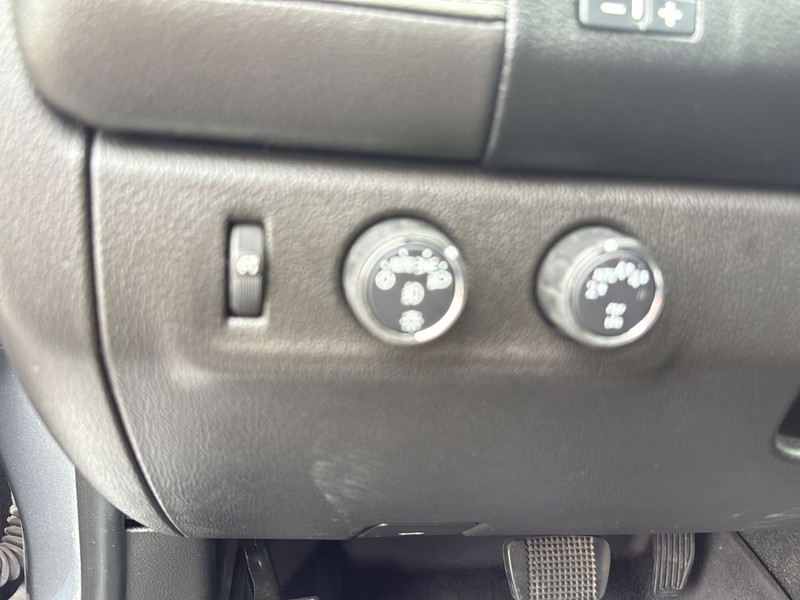 GMC Canyon Vehicle Full-screen Gallery Image 18