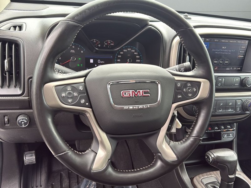 GMC Canyon Vehicle Full-screen Gallery Image 25