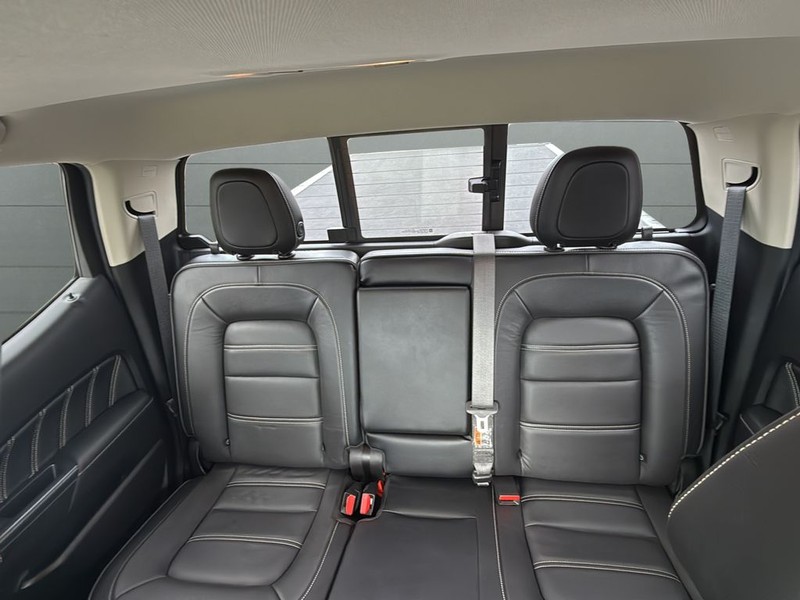 GMC Canyon Vehicle Full-screen Gallery Image 26