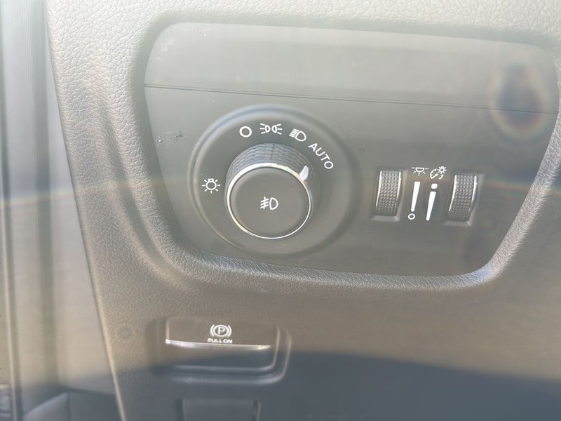 Jeep Grand Cherokee L Vehicle Full-screen Gallery Image 19