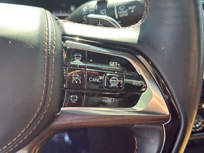 Jeep Grand Cherokee L Vehicle Full-screen Gallery Image 20