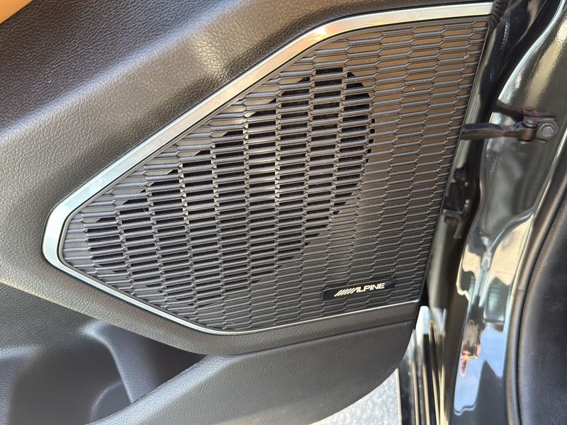 Jeep Grand Cherokee L Vehicle Full-screen Gallery Image 27