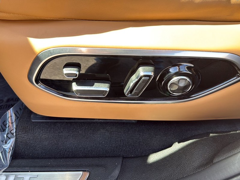 Jeep Grand Cherokee L Vehicle Full-screen Gallery Image 30