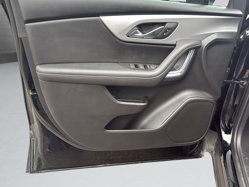 Chevrolet Blazer Vehicle Full-screen Gallery Image 11