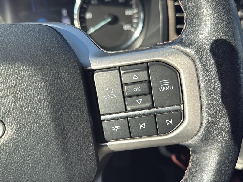 Ford Expedition Max Vehicle Full-screen Gallery Image 10