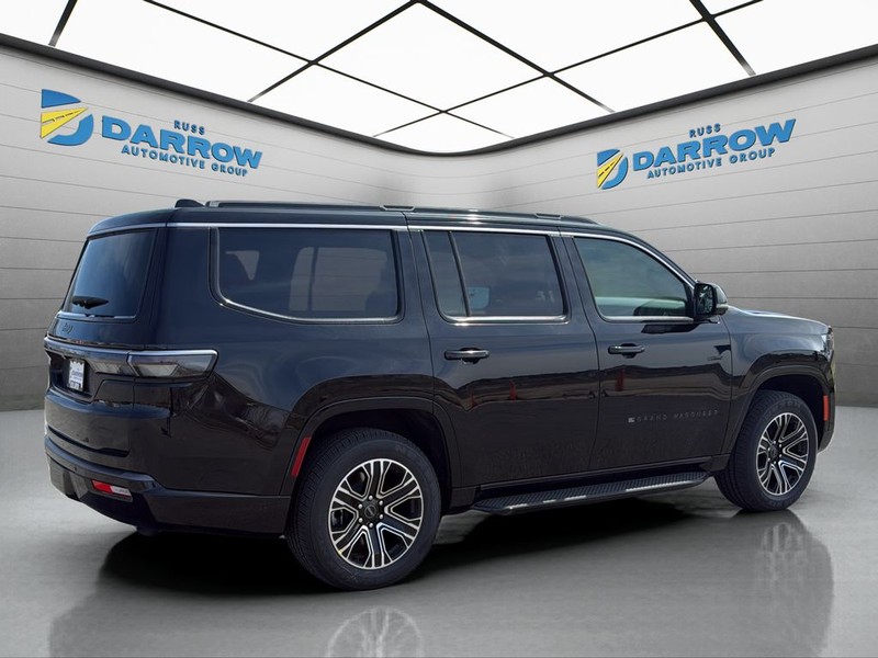 Jeep Grand Wagoneer Vehicle Full-screen Gallery Image 5