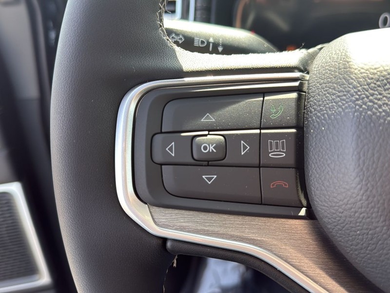 Jeep Grand Wagoneer Vehicle Full-screen Gallery Image 9
