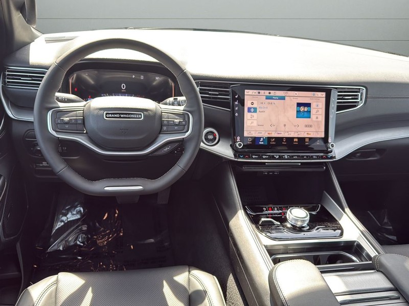 Jeep Grand Wagoneer Vehicle Full-screen Gallery Image 12