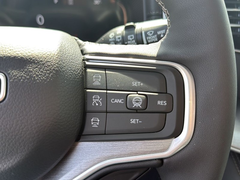 Jeep Grand Wagoneer Vehicle Full-screen Gallery Image 20