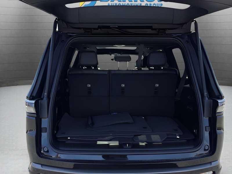 Jeep Grand Wagoneer Vehicle Full-screen Gallery Image 26