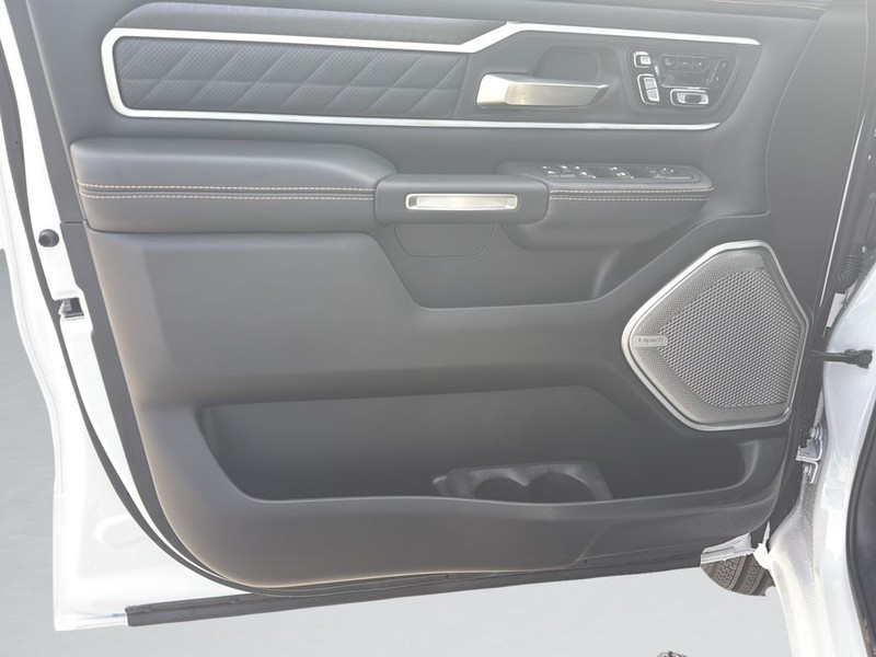 Ram 1500 Vehicle Full-screen Gallery Image 11