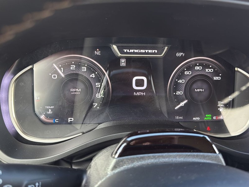 Ram 1500 Vehicle Full-screen Gallery Image 13