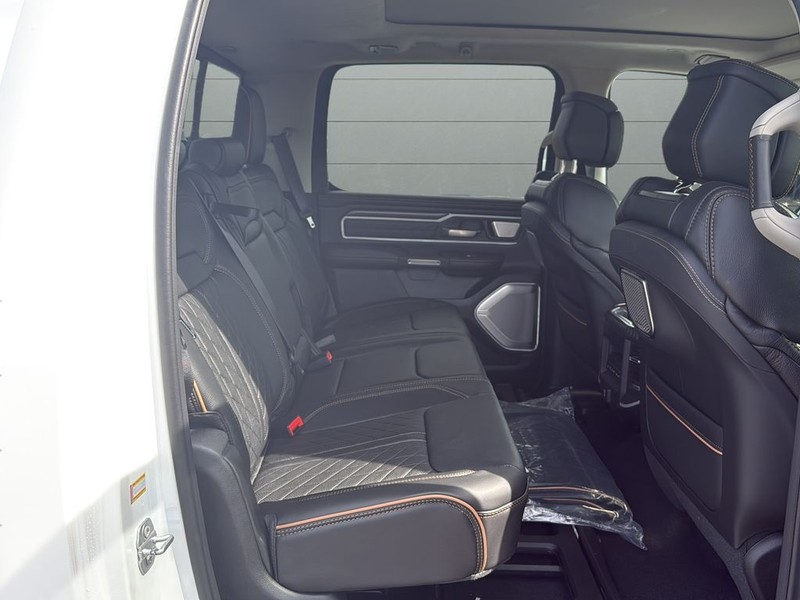 Ram 1500 Vehicle Full-screen Gallery Image 14