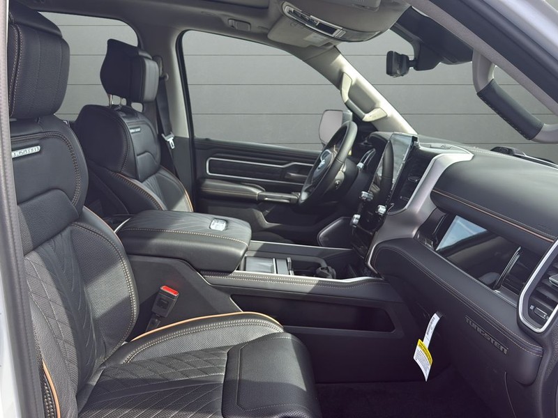 Ram 1500 Vehicle Full-screen Gallery Image 15