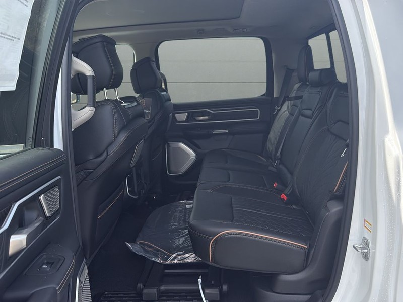 Ram 1500 Vehicle Full-screen Gallery Image 17