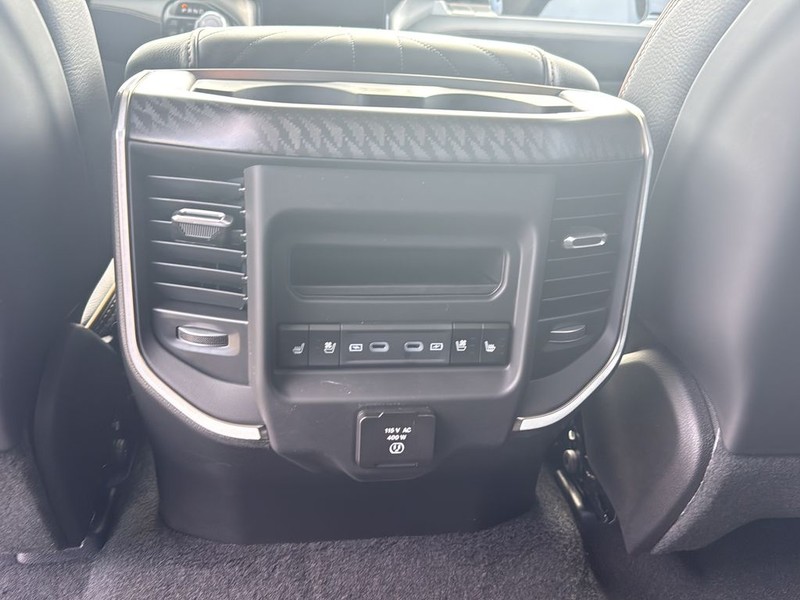 Ram 1500 Vehicle Full-screen Gallery Image 18