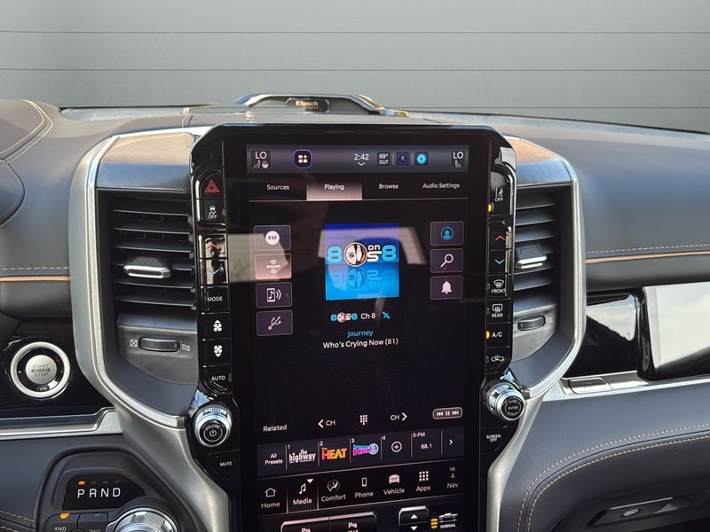 Ram 1500 Vehicle Full-screen Gallery Image 22