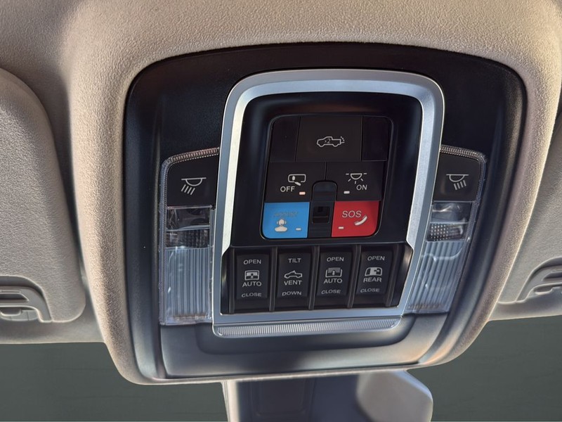 Ram 1500 Vehicle Full-screen Gallery Image 24