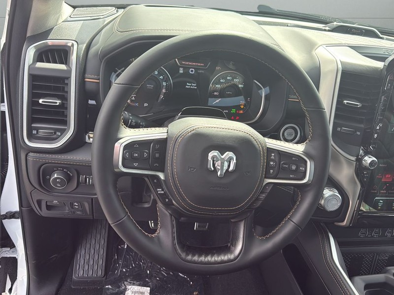 Ram 1500 Vehicle Full-screen Gallery Image 26