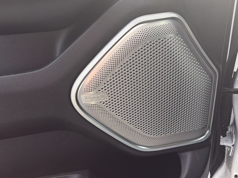 Ram 1500 Vehicle Full-screen Gallery Image 28