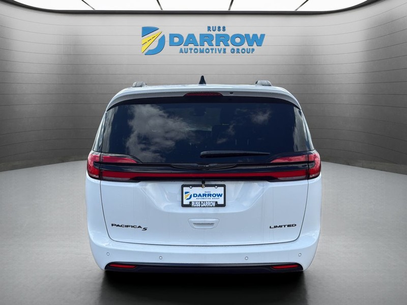 Chrysler Pacifica Vehicle Full-screen Gallery Image 4