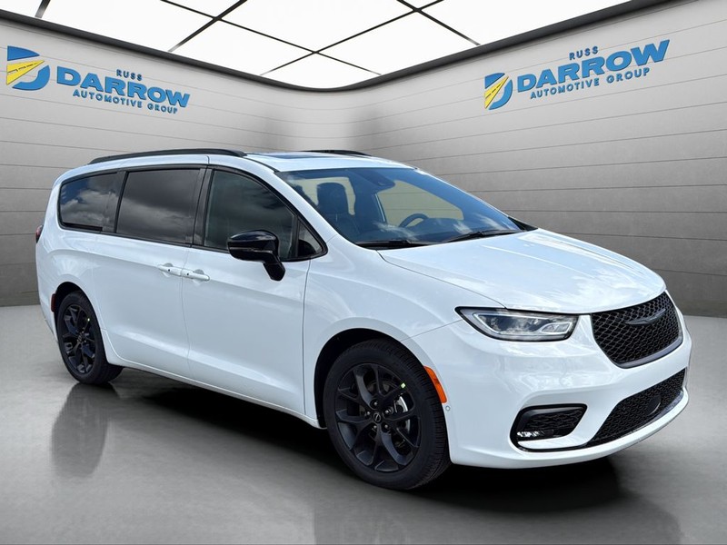 Chrysler Pacifica Vehicle Full-screen Gallery Image 7