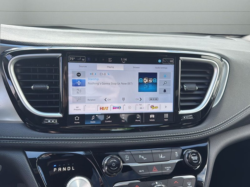 Chrysler Pacifica Vehicle Full-screen Gallery Image 21