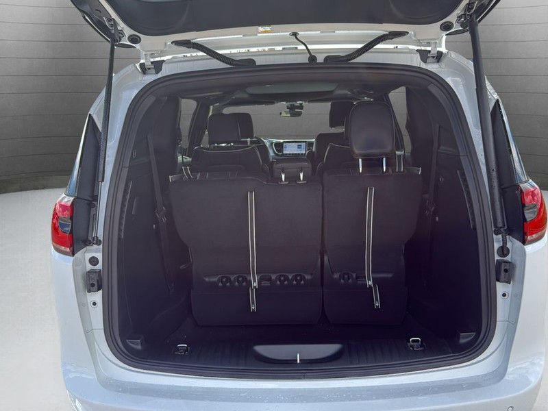 Chrysler Pacifica Vehicle Full-screen Gallery Image 24