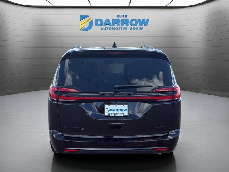 Chrysler Pacifica Vehicle Full-screen Gallery Image 4