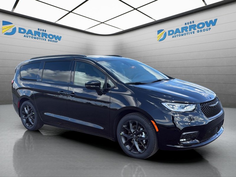 Chrysler Pacifica Vehicle Full-screen Gallery Image 7