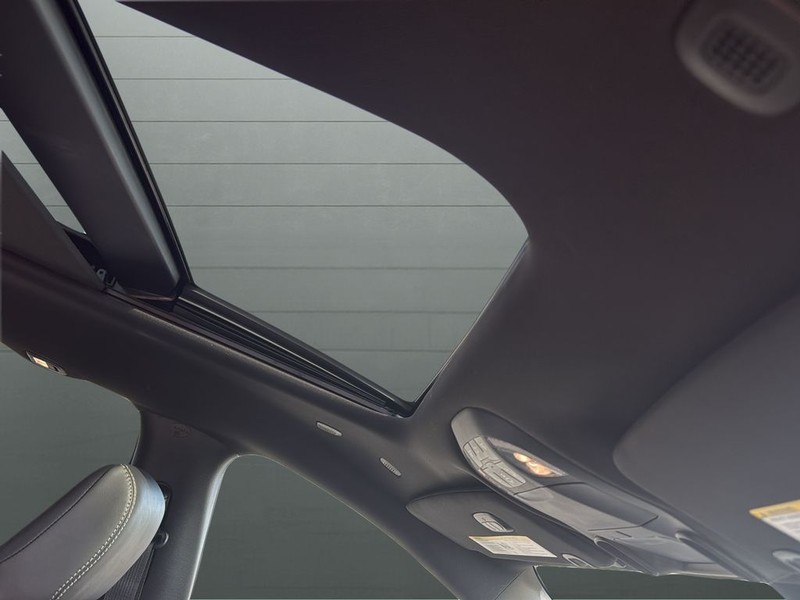 Chrysler Pacifica Vehicle Full-screen Gallery Image 16