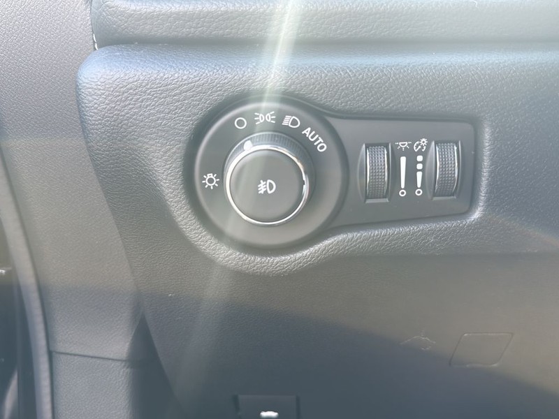 Chrysler Pacifica Vehicle Full-screen Gallery Image 18