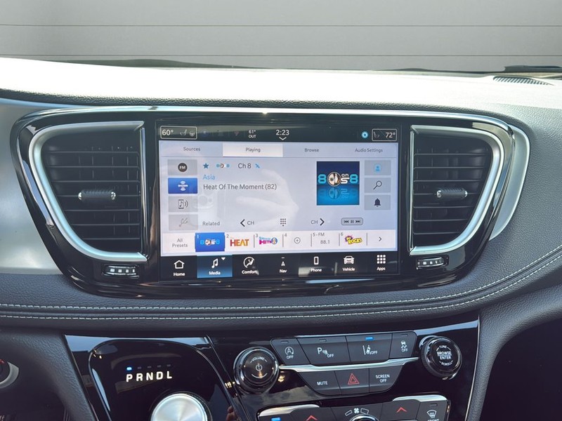 Chrysler Pacifica Vehicle Full-screen Gallery Image 21