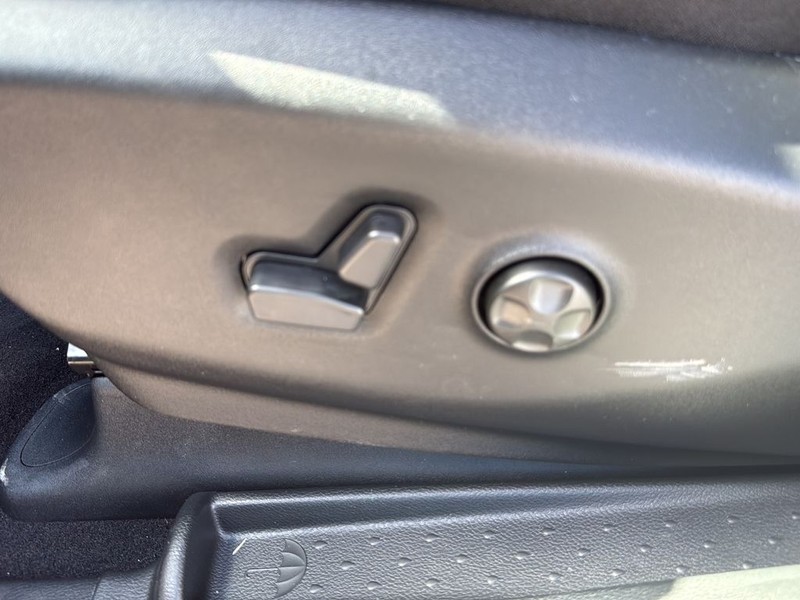 Chrysler Pacifica Vehicle Full-screen Gallery Image 25