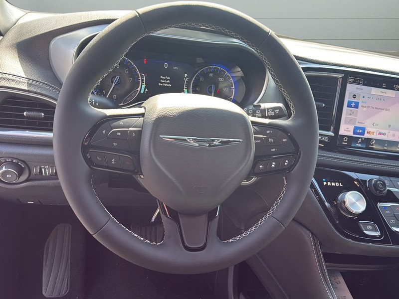 Chrysler Pacifica Vehicle Full-screen Gallery Image 26