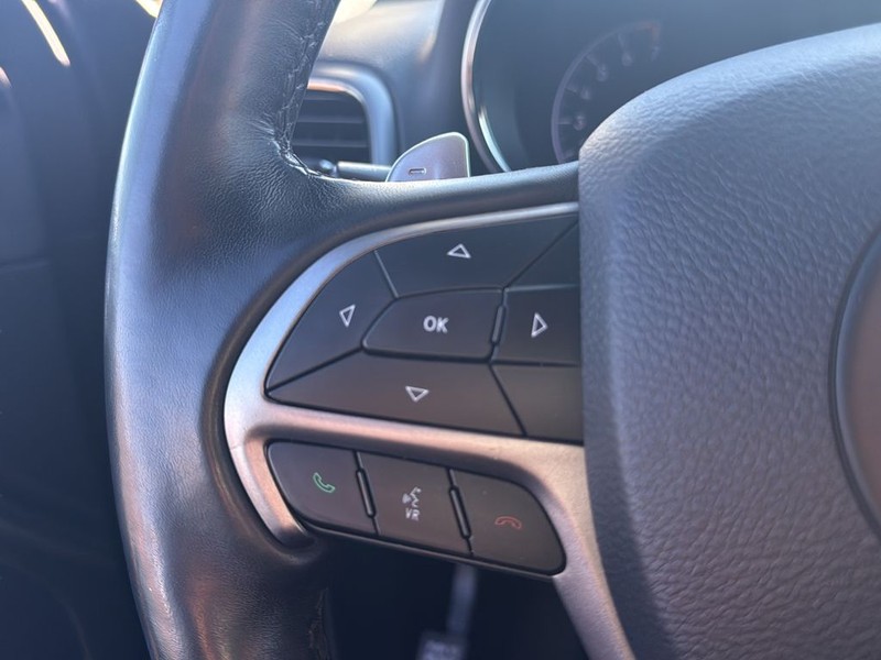 Jeep Grand Cherokee Vehicle Full-screen Gallery Image 17