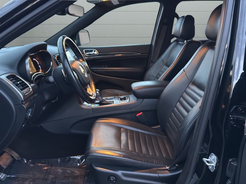 Jeep Grand Cherokee Vehicle Full-screen Gallery Image 20