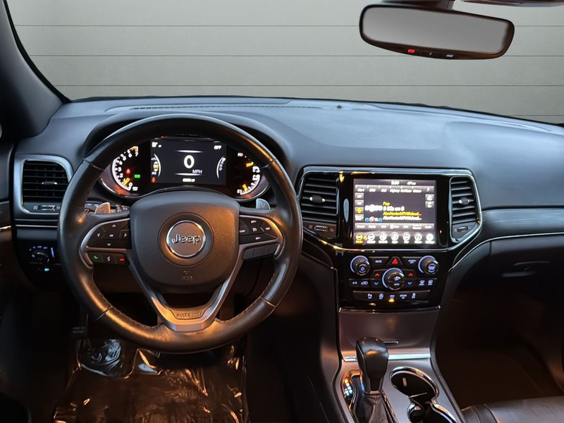 Jeep Grand Cherokee Vehicle Full-screen Gallery Image 22