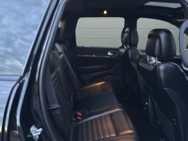 Jeep Grand Cherokee Vehicle Full-screen Gallery Image 24
