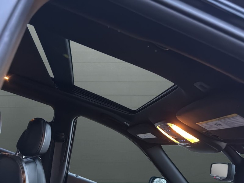 Jeep Grand Cherokee Vehicle Full-screen Gallery Image 26